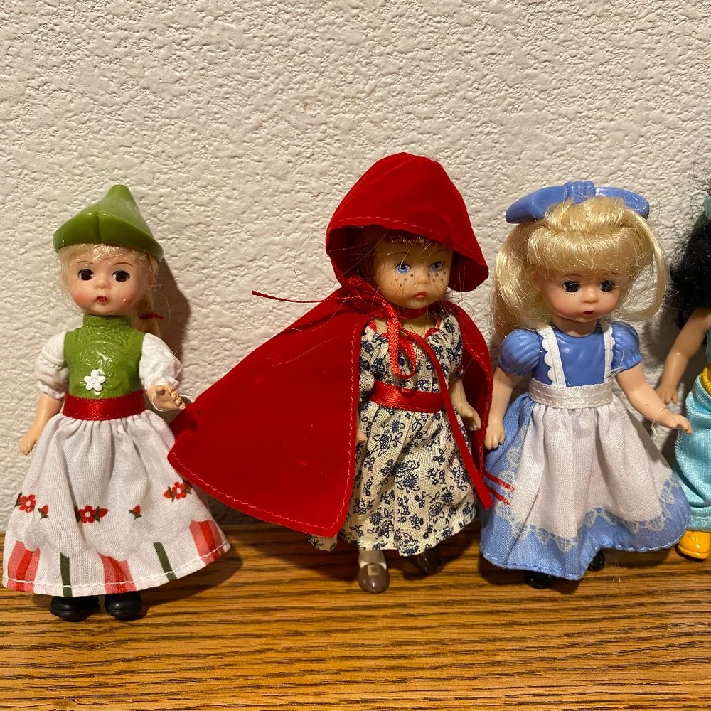 Six Madame Alexanders Doll Assortment - Picture 2 of 14